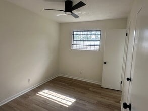 5932 Floradale Dr in Jacksonville, FL - Building Photo - Building Photo