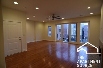 5140 N Clark St, Unit 2 in Chicago, IL - Foto de edificio - Building Photo