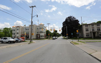 100 Hobart St in Utica, NY - Building Photo - Building Photo