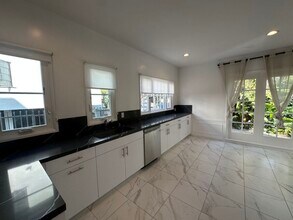 1407 Laurel Ave in West Hollywood, CA - Building Photo - Building Photo