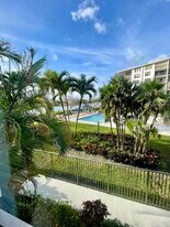 3545 S Ocean Blvd in South Palm Beach, FL - Building Photo