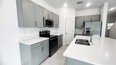 8505 Lunar Skye St in Sarasota, FL - Building Photo - Building Photo