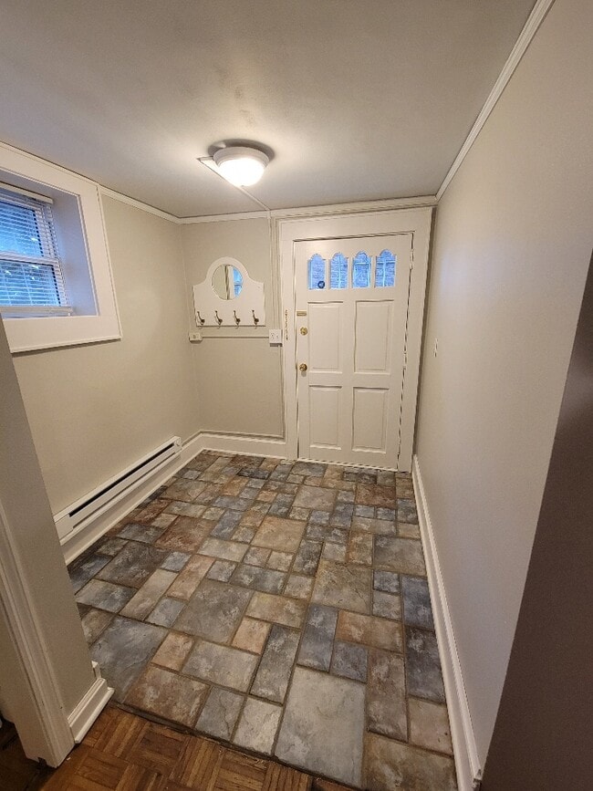 2312 E Wyoming Pl, Unit G in Milwaukee, WI - Foto de edificio - Building Photo