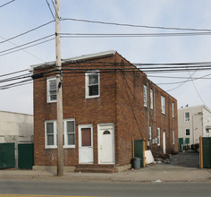 409 Union Ave in Westbury, NY - Building Photo - Building Photo