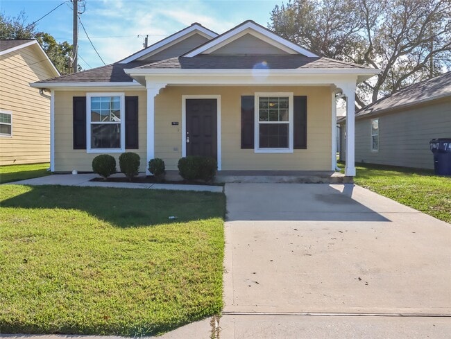 property at 7413 Blue Jay Dr