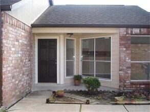 1922 Chattaroy Pl in Sugar Land, TX - Building Photo - Building Photo