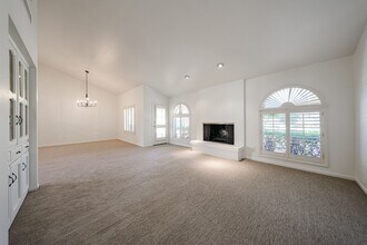 8308 E Vista De Valle in Scottsdale, AZ - Building Photo - Building Photo