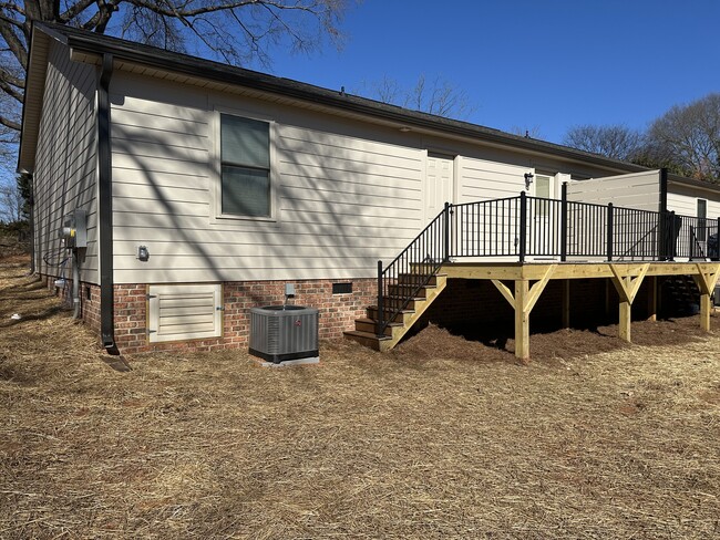 156 Lakewood Ave in Lincolnton, NC - Building Photo - Building Photo