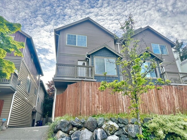 9219 Interlake Ave N in Seattle, WA - Foto de edificio - Building Photo