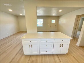 644 Manor Dr W in Dunedin, FL - Building Photo - Building Photo