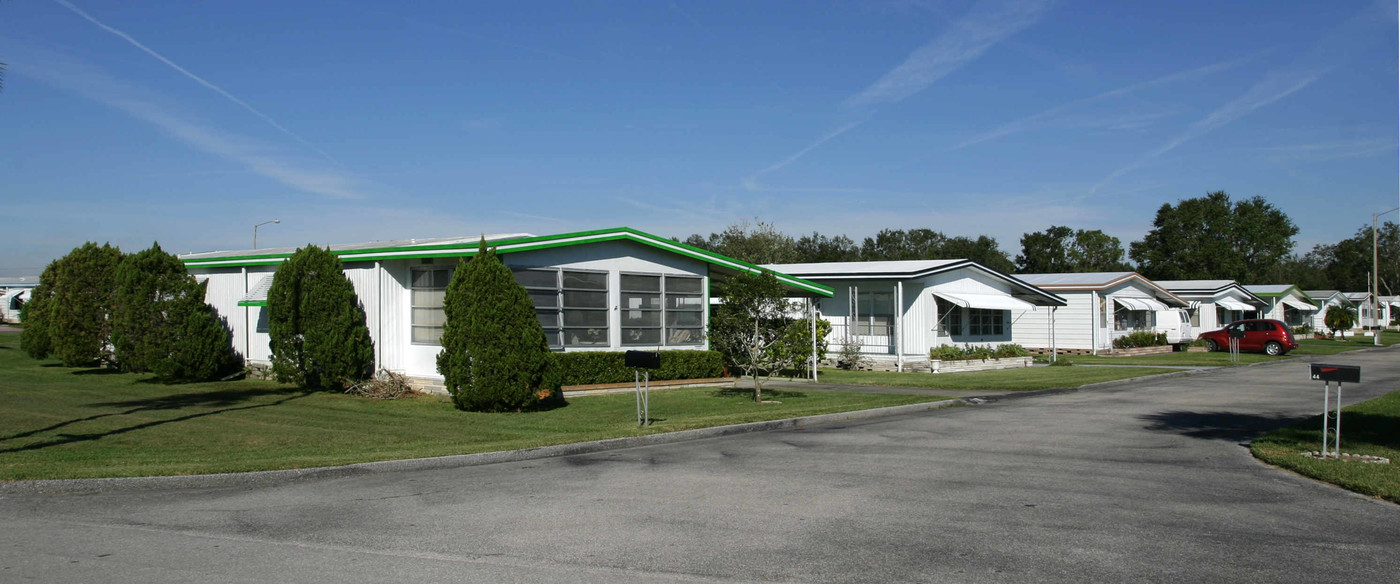 Ridge Manor in Haines City, FL - Foto de edificio