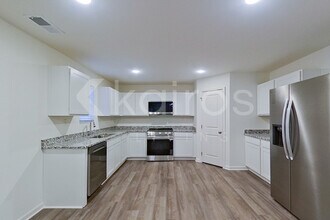 12 Marbury Dr in Radcliff, KY - Building Photo - Building Photo