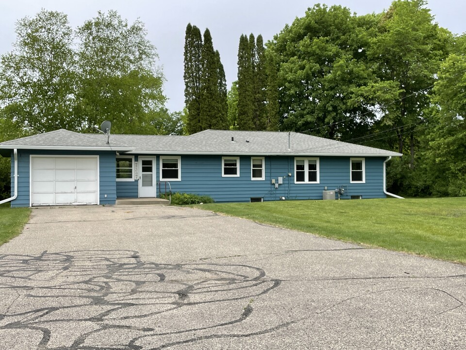 1348 N Union Ave in Fergus Falls, MN - Building Photo