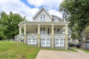 2518 Woolworth Ave in Omaha, NE - Building Photo