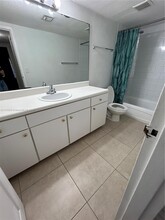 5201 Geneva Way, Unit 113 in Doral, FL - Building Photo - Building Photo