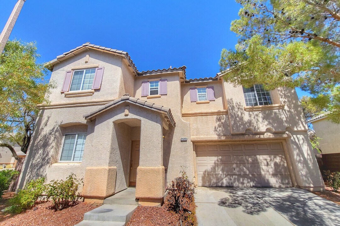 2646 Cottonwillow St in Las Vegas, NV - Foto de edificio