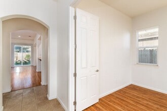 3350 W Stewart Ave in Visalia, CA - Building Photo - Building Photo