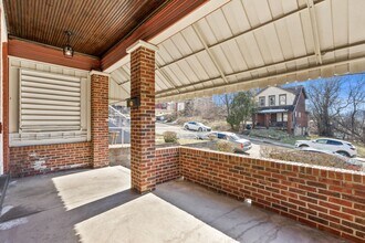 215 Winston St in Pittsburgh, PA - Building Photo - Building Photo