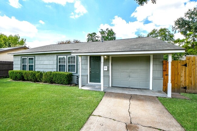 property at 1957 Norcrest Dr