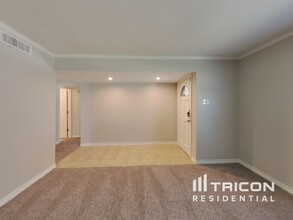 2921 Rolling Hills Dr in Carrollton, TX - Building Photo - Building Photo