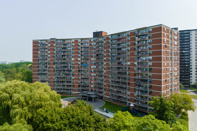 Golf View Towers 2 in Toronto, ON - Building Photo - Building Photo