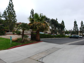 Valley View Terrace in Poway, CA - Foto de edificio - Building Photo