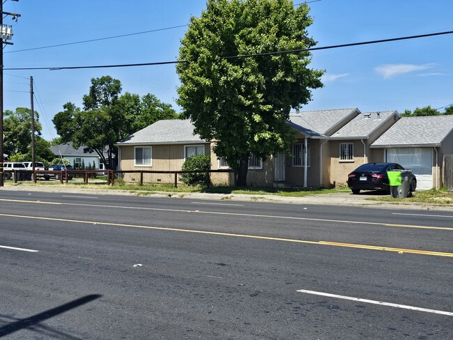 5561 48th St in Sacramento, CA - Building Photo - Building Photo