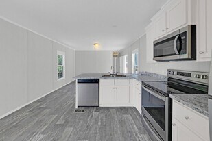 1302 Green Acres Rd in Fort Walton Beach, FL - Building Photo