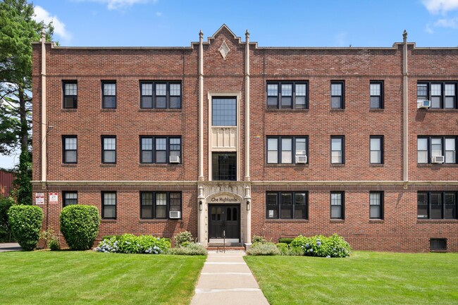 6 Highland St-Unit -B1 in West Hartford, CT - Building Photo - Building Photo