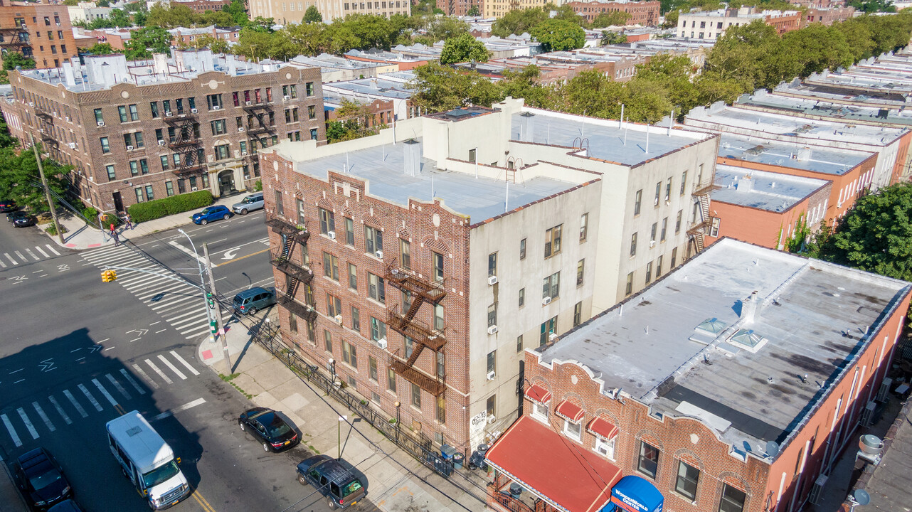 405 Rockaway Ave in Brooklyn, NY - Building Photo