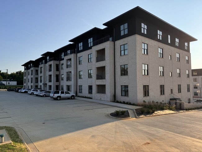 Town Center Apartments in Madison Heights, VA - Building Photo - Building Photo