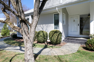 95 Field Point Dr in Fairfield, CT - Building Photo - Building Photo