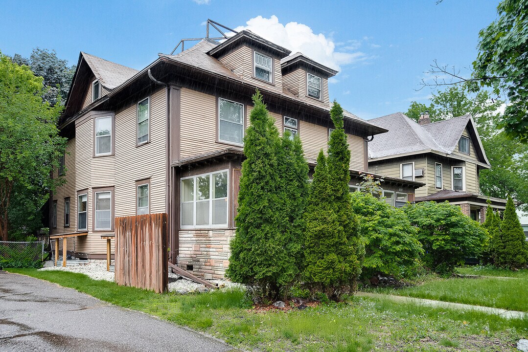 1651 Minnehaha Ave W in St. Paul, MN - Building Photo