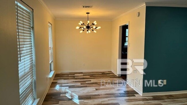 8070 Kimberlin Dr S in Mobile, AL - Foto de edificio - Building Photo
