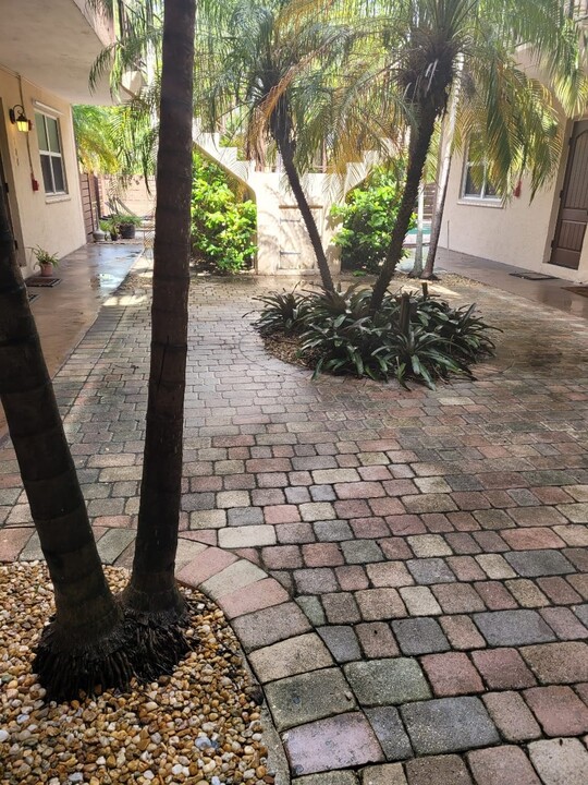 510 NE 17th Ave, Unit 105 in Fort Lauderdale, FL - Building Photo