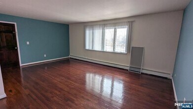 95 Stefanic Ave in Elmwood Park, NJ - Building Photo - Building Photo