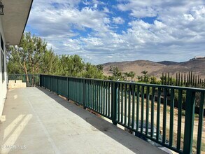 1577 Tierra Rejada Rd in Simi Valley, CA - Building Photo - Building Photo