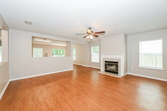 1071 Collinswood Dr W in Jacksonville, FL - Building Photo - Building Photo