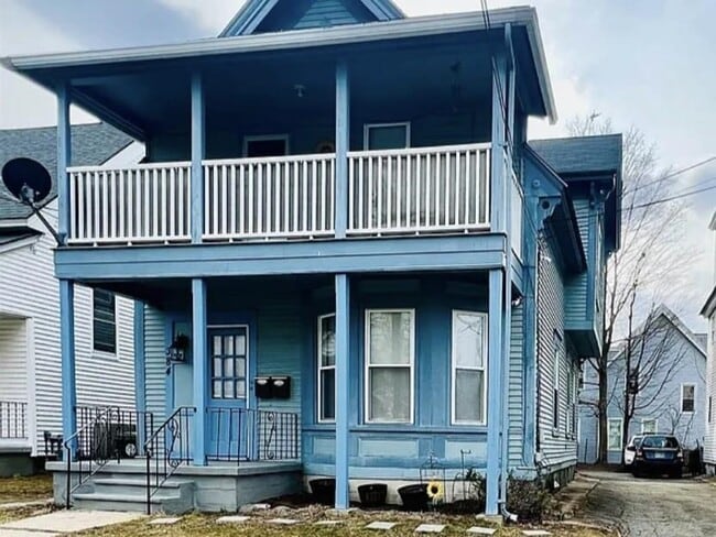 384 Belmont St in Manchester, NH - Building Photo - Building Photo