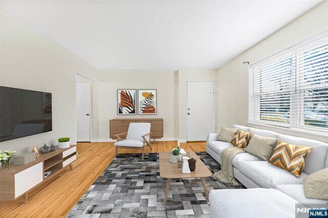51 W Hudson Ave in Englewood, NJ - Building Photo - Building Photo