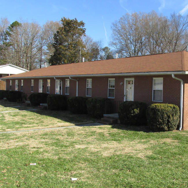 Memorial Park Drive Apartments in Thomasville, NC - Building Photo - Building Photo