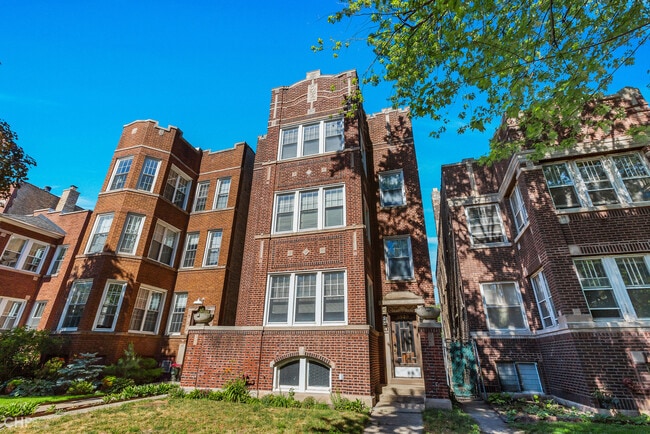 property at 6528 N Bosworth Ave