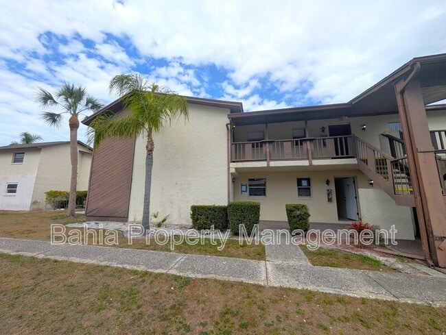 5521 Bay Blvd in Port Richey, FL - Building Photo - Building Photo