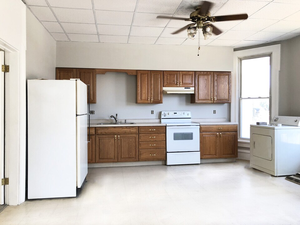101 W 5th St in Muscatine, IA - Building Photo