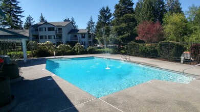 Weatherstone Apartments in Bremerton, WA - Foto de edificio - Building Photo