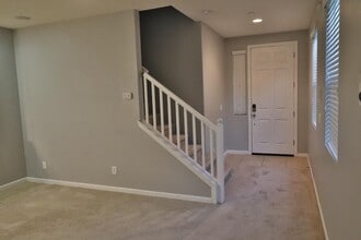 7065 N Trendsetter Dr in Fresno, CA - Building Photo - Building Photo
