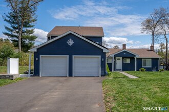44 Lake Dr in Enfield, CT - Building Photo - Building Photo