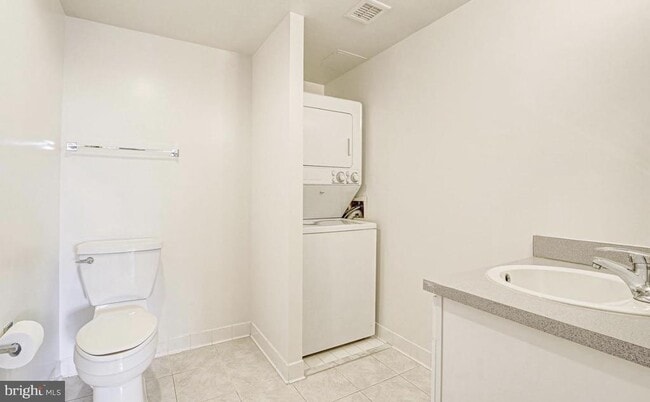 7111 Woodmont Ave in Chevy Chase, MD - Building Photo - Building Photo