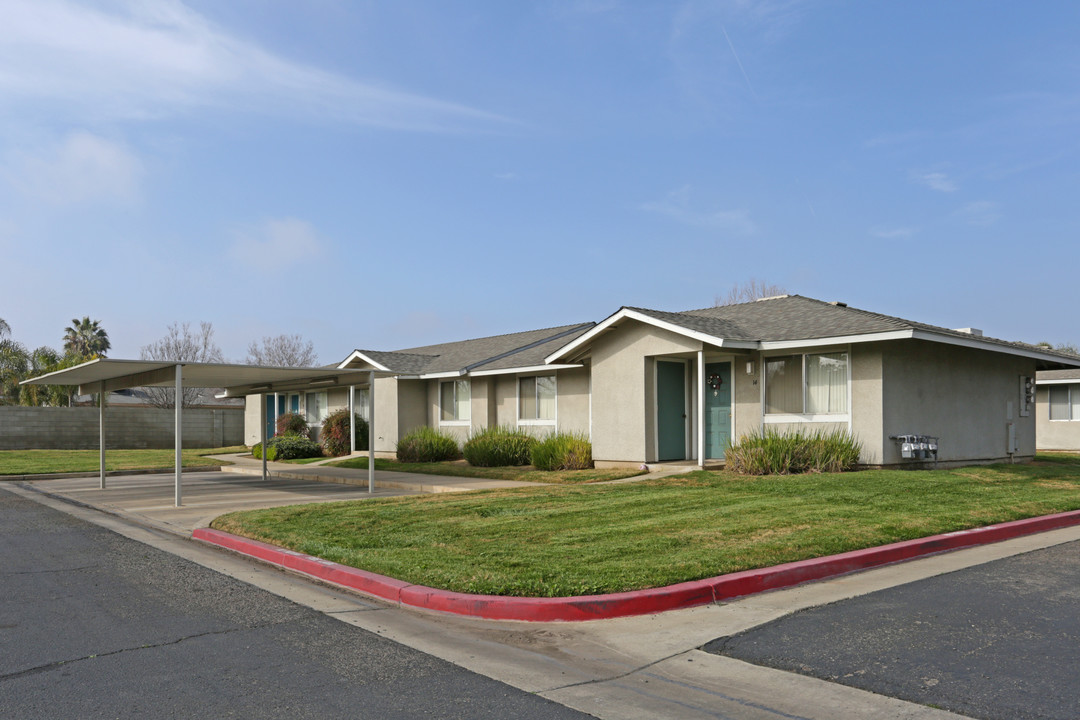 Delta Vista Manor in Lindsay, CA - Building Photo