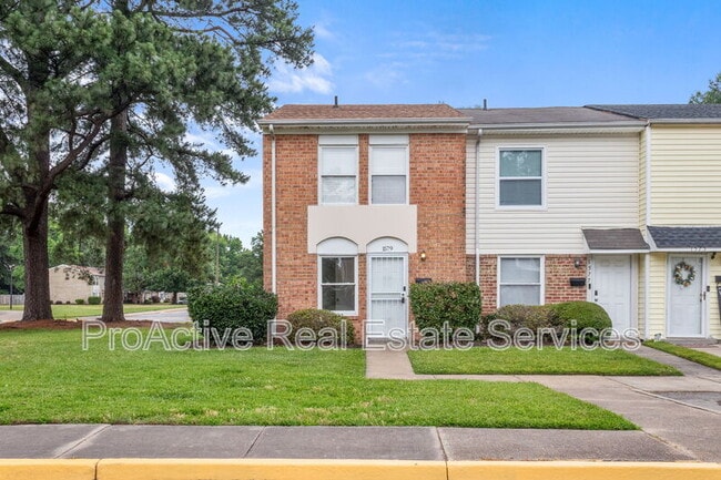 1579 Darren Cir